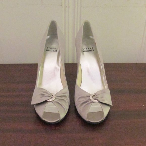 Stuart Weitzman pale silver satin pumps with rhinestone circle Stunning - Picture 1 of 8